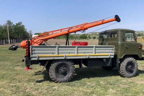 Бурово-кранова установка БМ-302 на шасі ГАЗ-66